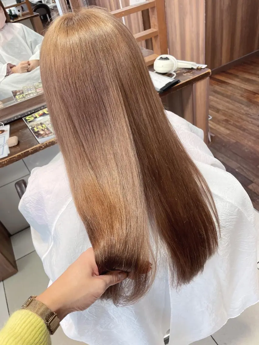 ロング カラー ベージュカラー ブリーチ ケアブリーチ ミルクティーベージュ ホワイトミルクティーベージュ 福見 美保のヘアスタイル