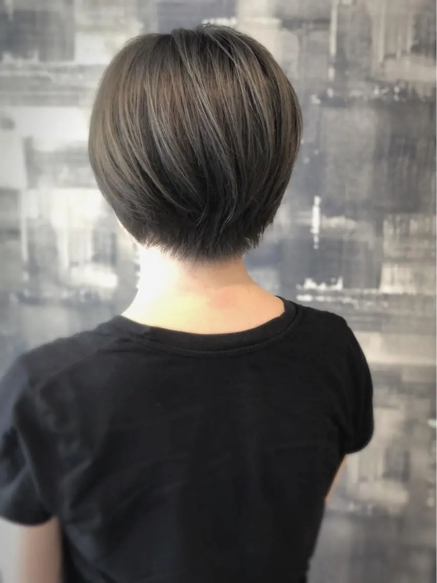 ショート カラー 日高 香織のヘアスタイル