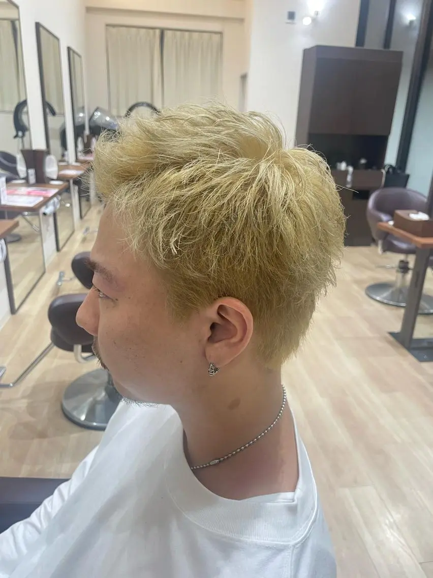 カラー ベージュカラー ブリーチ ヘアカラー 澤田 凌真のヘアスタイル
