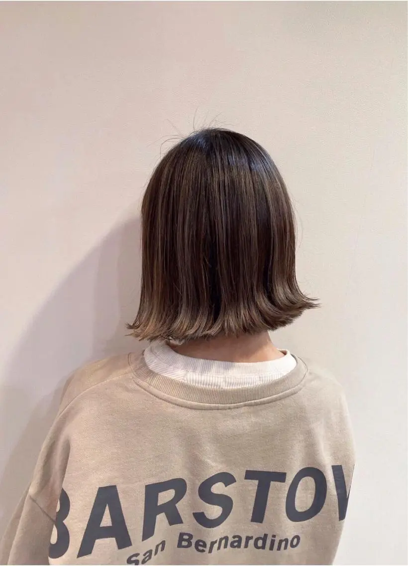 ミディアム カラー 切りっぱなしボブ バレイヤージュ イルミナカラー ボブ レイヤーカット 安井 匡隆のヘアスタイル