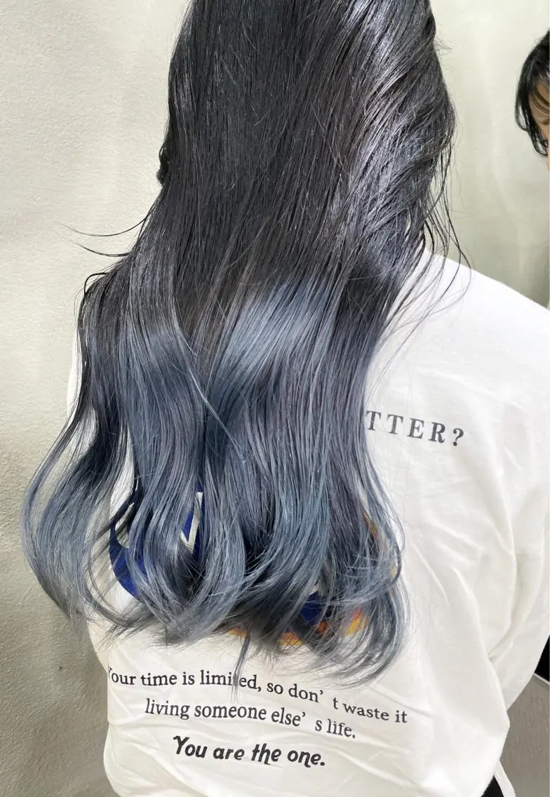 ロング カラー アディクシーカラー ベージュカラー 黒髪 ブリーチ ブルーカラー 透明感カラー×小 顔レイヤー♡ヒデさんのヘアスタイル