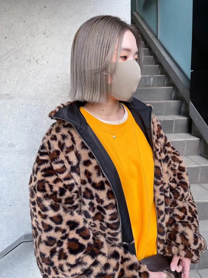 ミディアム カラー 顔まわりレイヤー デザインカットのヘアスタイル