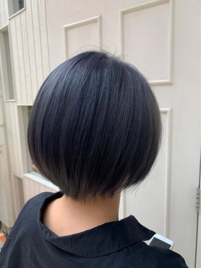 ショート カラー シルバー Blanco Color&Careのヘアスタイル