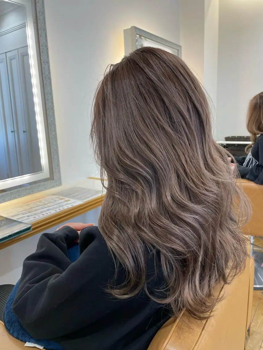 セミロング ヘアカラー トリートメント ブリーチ毛矯正.髪質 改善.髪にドラマをのヘアスタイル