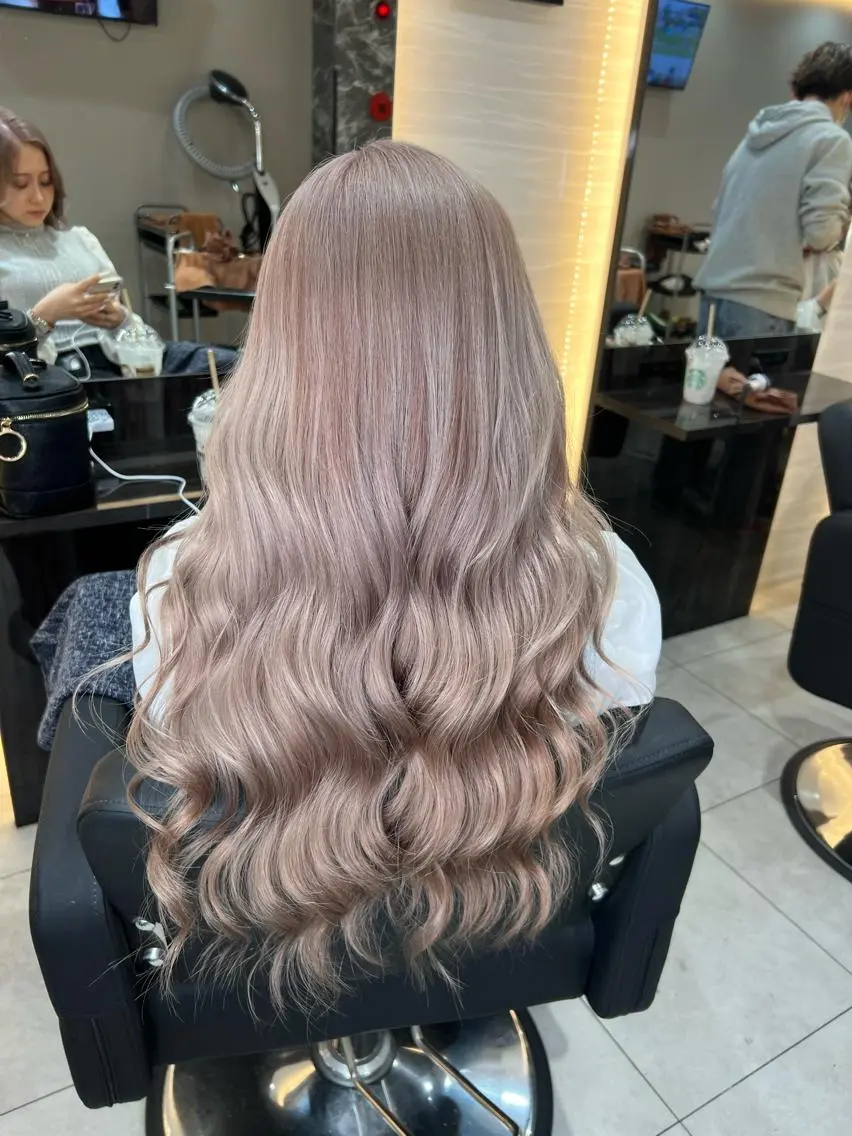 ロング カラー ブリーチ 透明感カラー グレージュ トリートメント 🌈カラー特化 ハイトーンけいと🌈のヘアスタイル