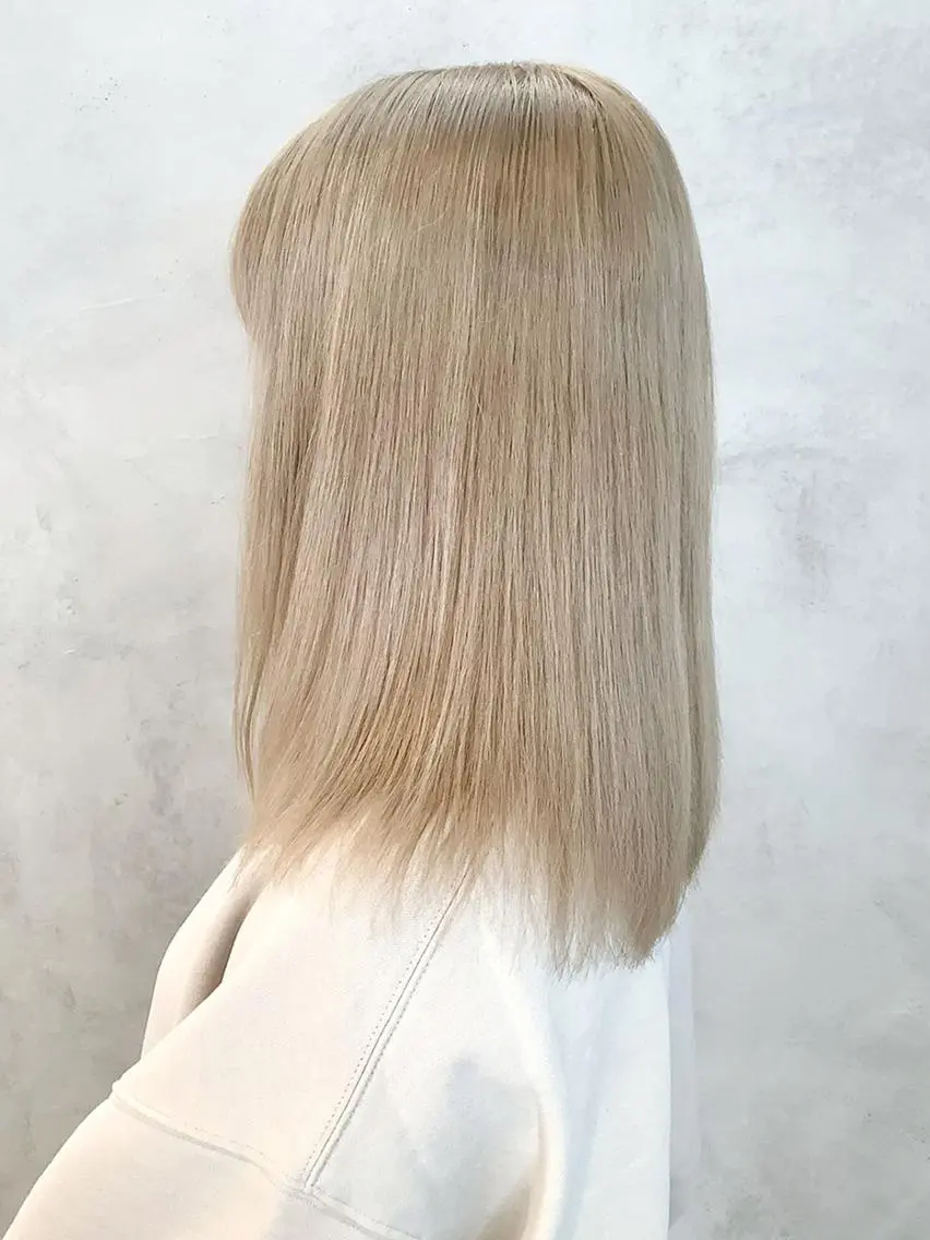ミディアム カラー パーマ ヘアアレンジ ベージュカラー 抜きっぱなしブロンド ホワイトベージュ カット ヘアカラー トリートメント ITbyALBUM 松戸のヘアスタイル