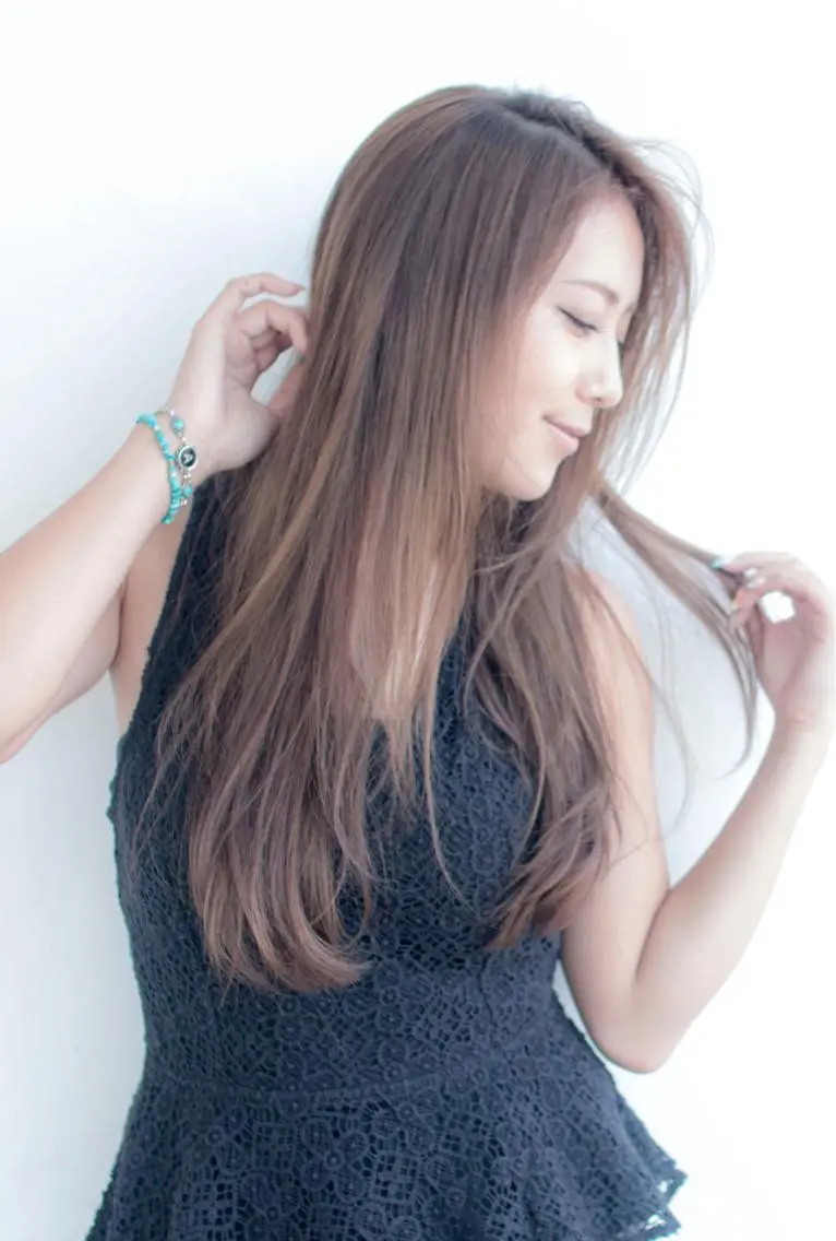 セミロング カラー ベージュカラー フォギーベージュ 上田 ヒロツグのヘアスタイル