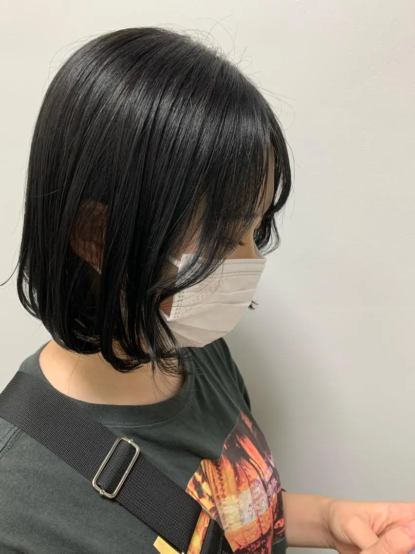 ショート カラー 抜け感レイヤー︴ ニュアンスカラーのヘアスタイル