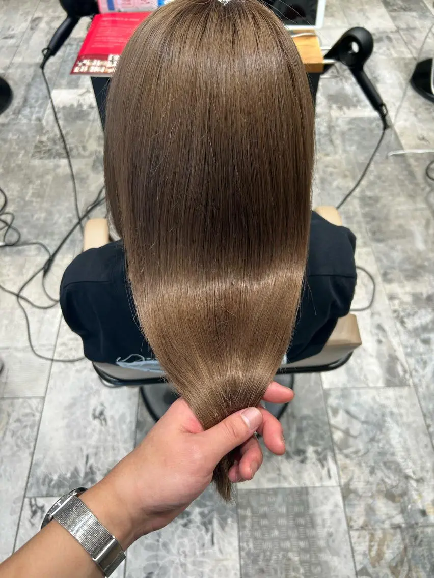 セミロング カラー パーマ バレイヤージュ ブリーチ ケアブリーチ ダブルカラー ハイライトカラー カット ヘアカラー 縮毛矯正 トリートメント 銀座✨レイヤーカット 顔まわり/坂本亜裟海のヘアスタイル