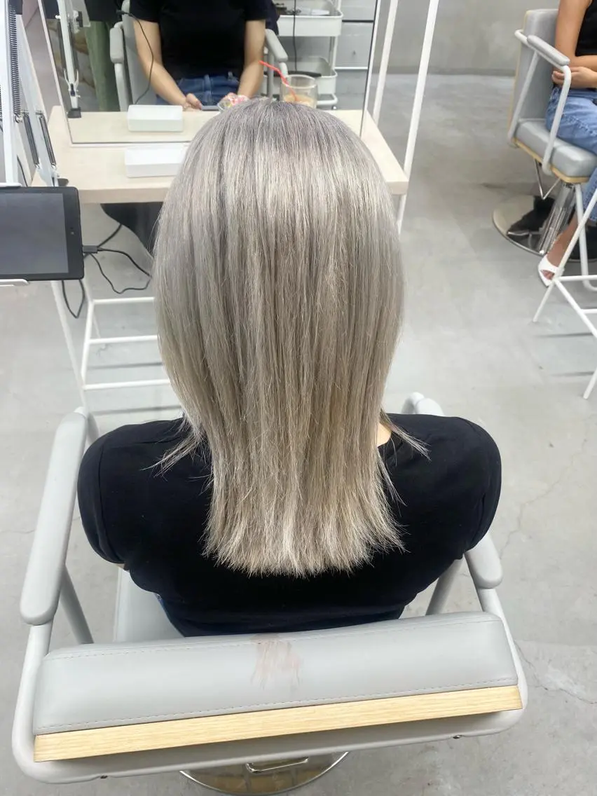 セミロング カラー ヘアカラー 前橋 姫奈のヘアスタイル