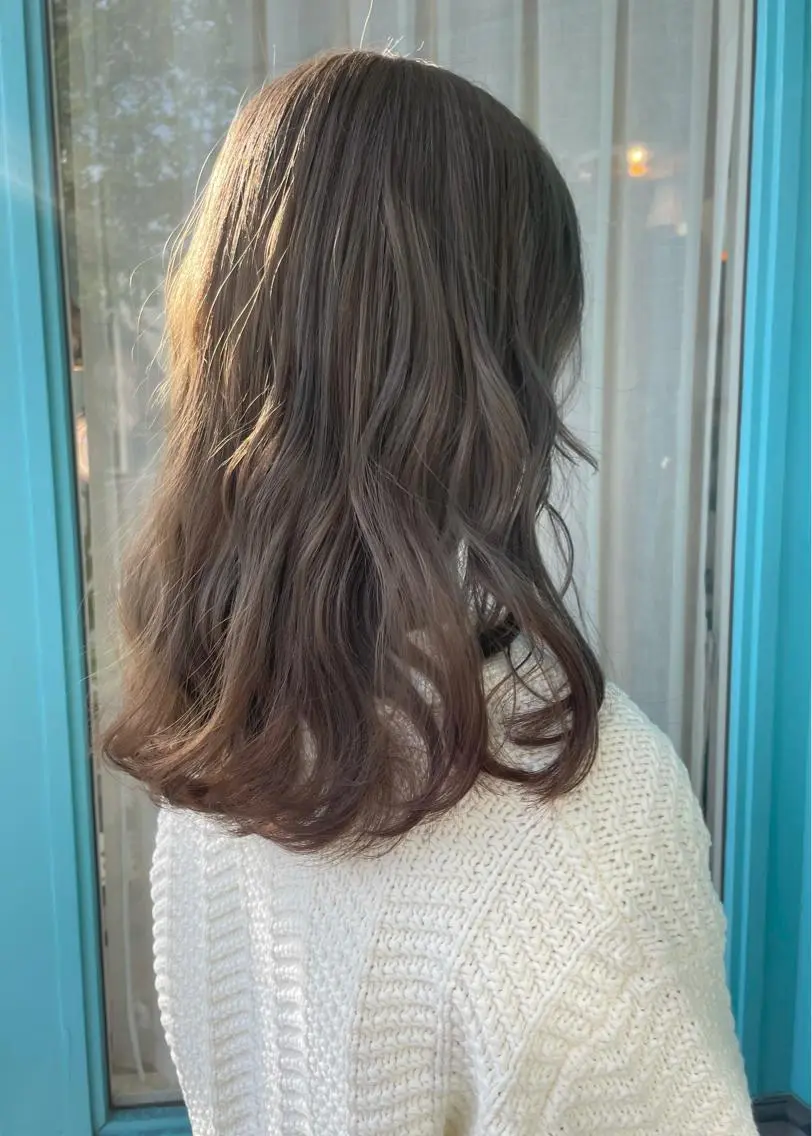 セミロング カラー カット ヘアカラー トリートメント 安藤 佑衣のヘアスタイル