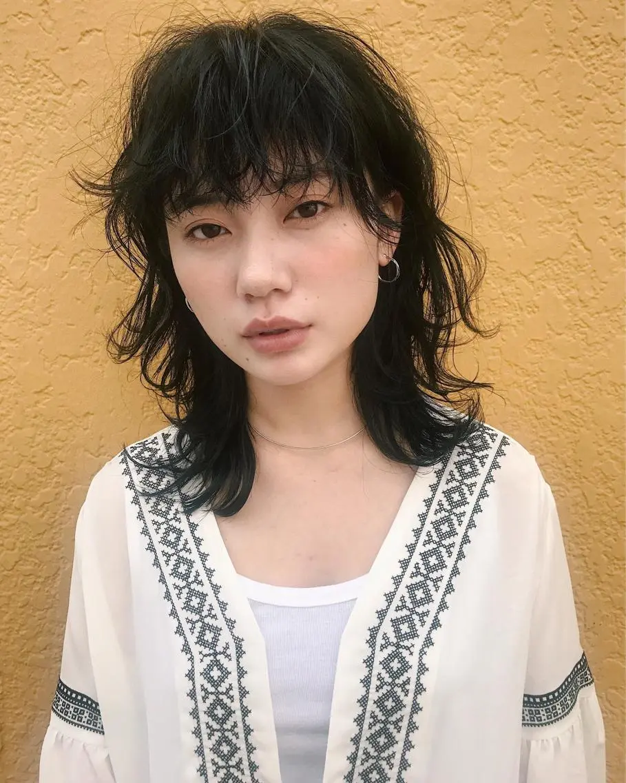 ミディアム カラー パーマ ヘアアレンジ ウルフカット カット トリートメント 松田 亮葉のヘアスタイル