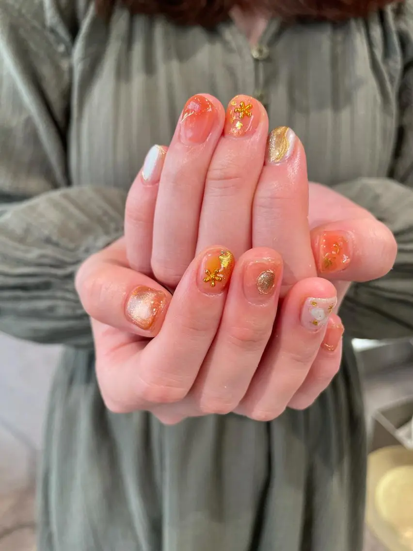 ネイル ニュアンスネイル オレンジ ハンドネイル ナチュラル透明感🌱 小山美樹子のヘアスタイル