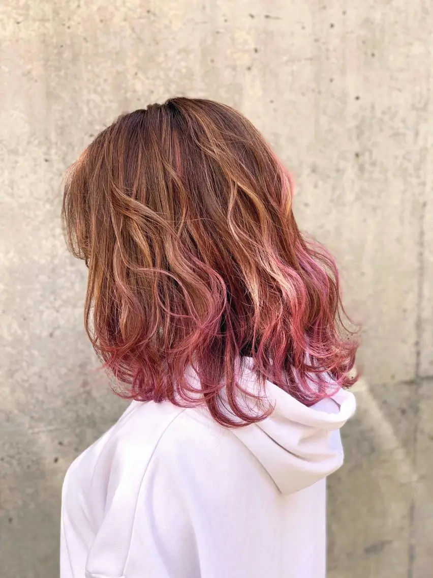 ミディアム カラー デザインカラー グラデーションカラー ラベンダーカラー ラベンダーピンク ピンクカラー 一ノ瀬 暁のヘアスタイル