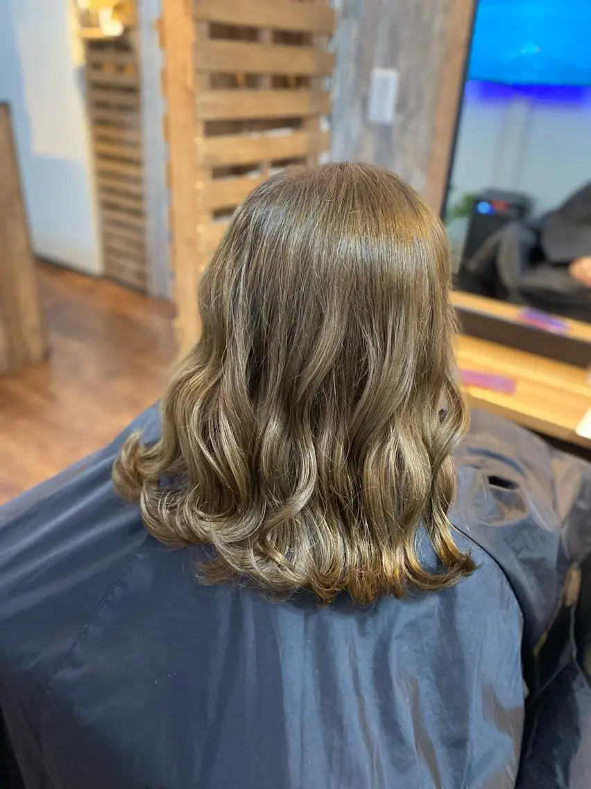 ミディアム カラー 透明感カラー カット ヘアカラー トリートメント Luzir⭐︎ GEN⭐︎のヘアスタイル