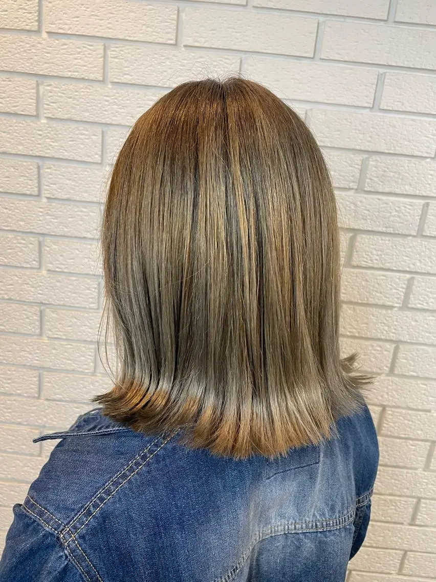 ミディアム アッシュ 外ハネヘア ニュアンスデザイン✄ YOU♡のヘアスタイル