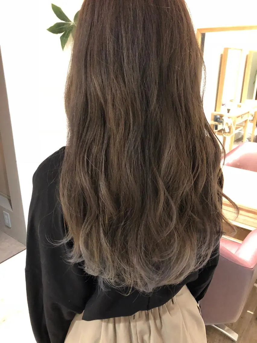 ロング カラー ヘアアレンジ ヘアカラー トリートメント 髪質改善 MAKIのヘアスタイル
