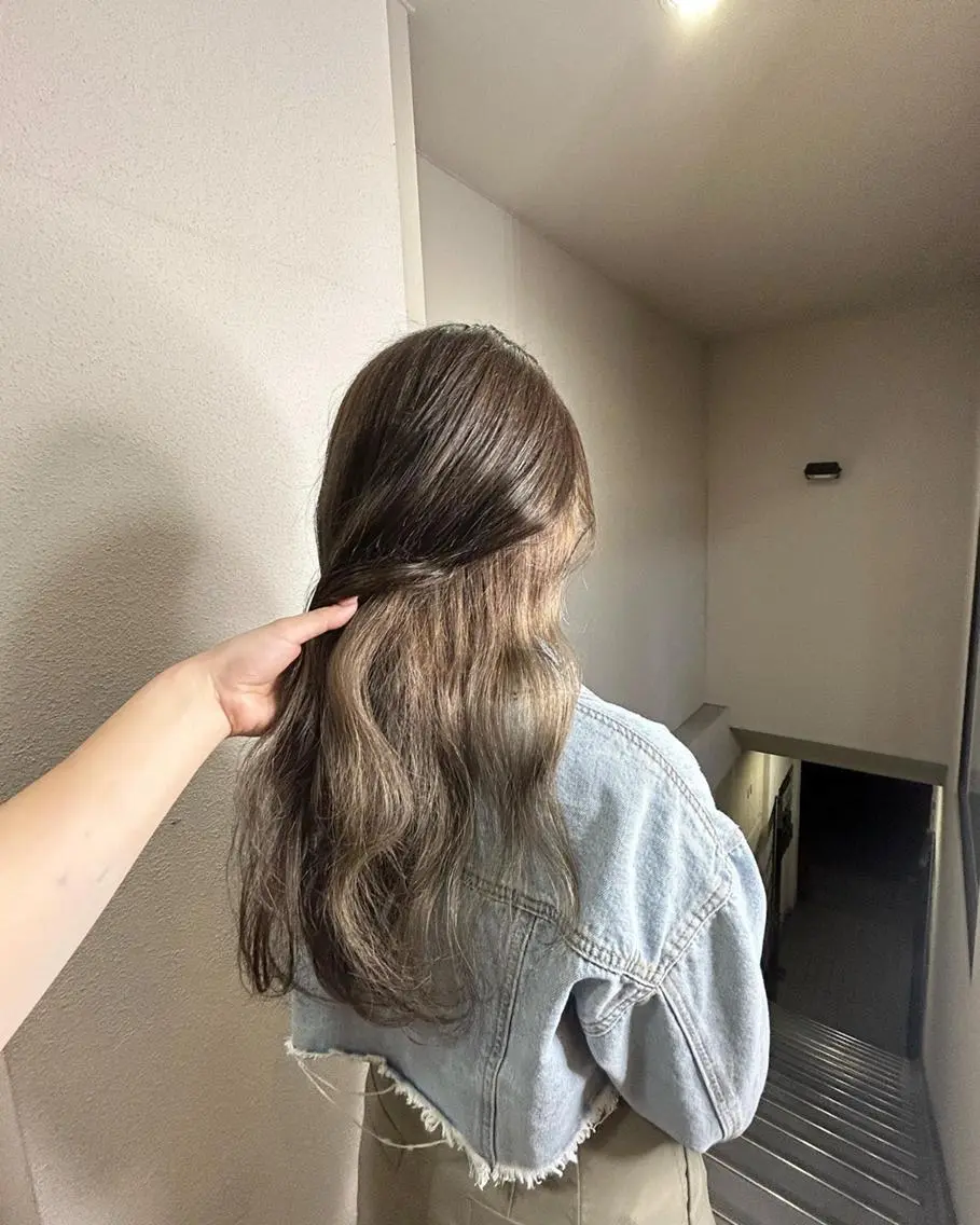 ショート カラー メンズ メンズインナーカラー ベージュカラー 透明感カラー イヤリングカラー グレージュ 🩷Eny terrace🩷のヘアスタイル