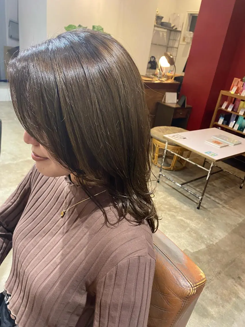 ミディアム 小日向 沙織のヘアスタイル