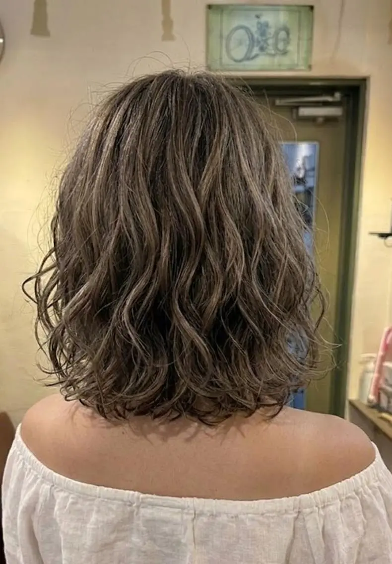 カラー ミディアム ミディアムパーマ アッシュ ベージュカラー ハイライトカラー ボブ カット ヘアカラー トリートメント ヘッドスパ flencia 丸 和博|カットのヘアスタイル