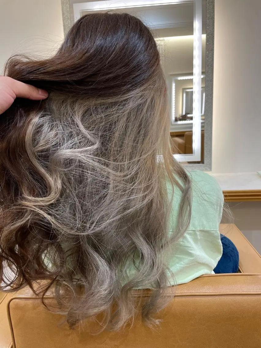 ロング ヘアカラー トリートメント ブリーチ毛矯正.髪質 改善.髪にドラマをのヘアスタイル