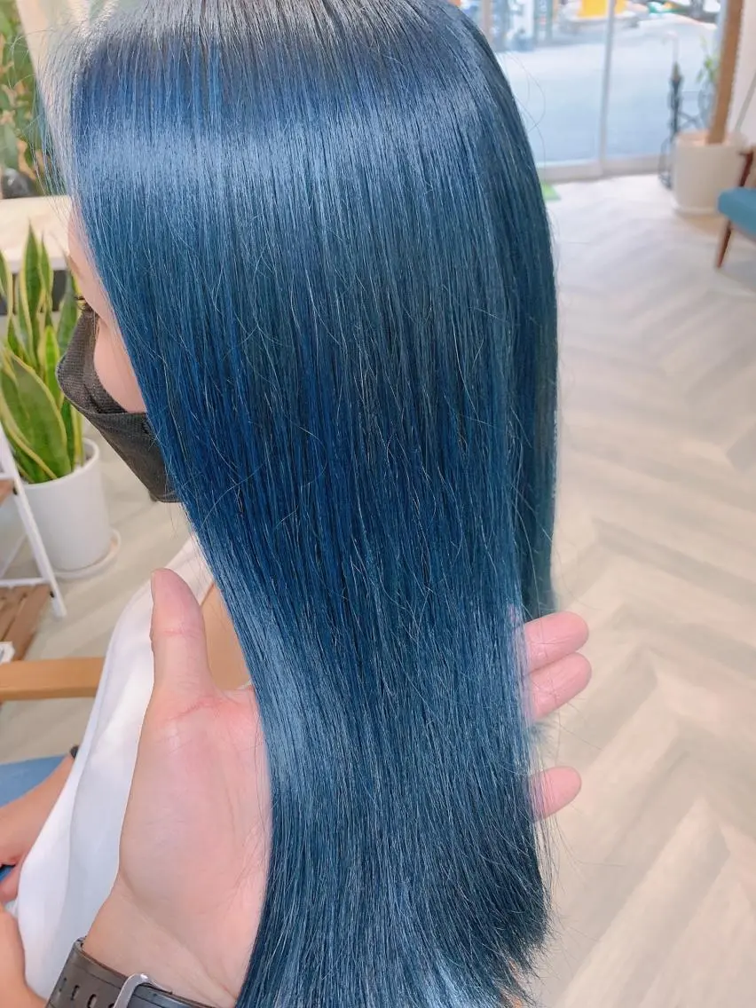 ミディアム カラー ブルーカラー Beach 代表 KENTAのヘアスタイル