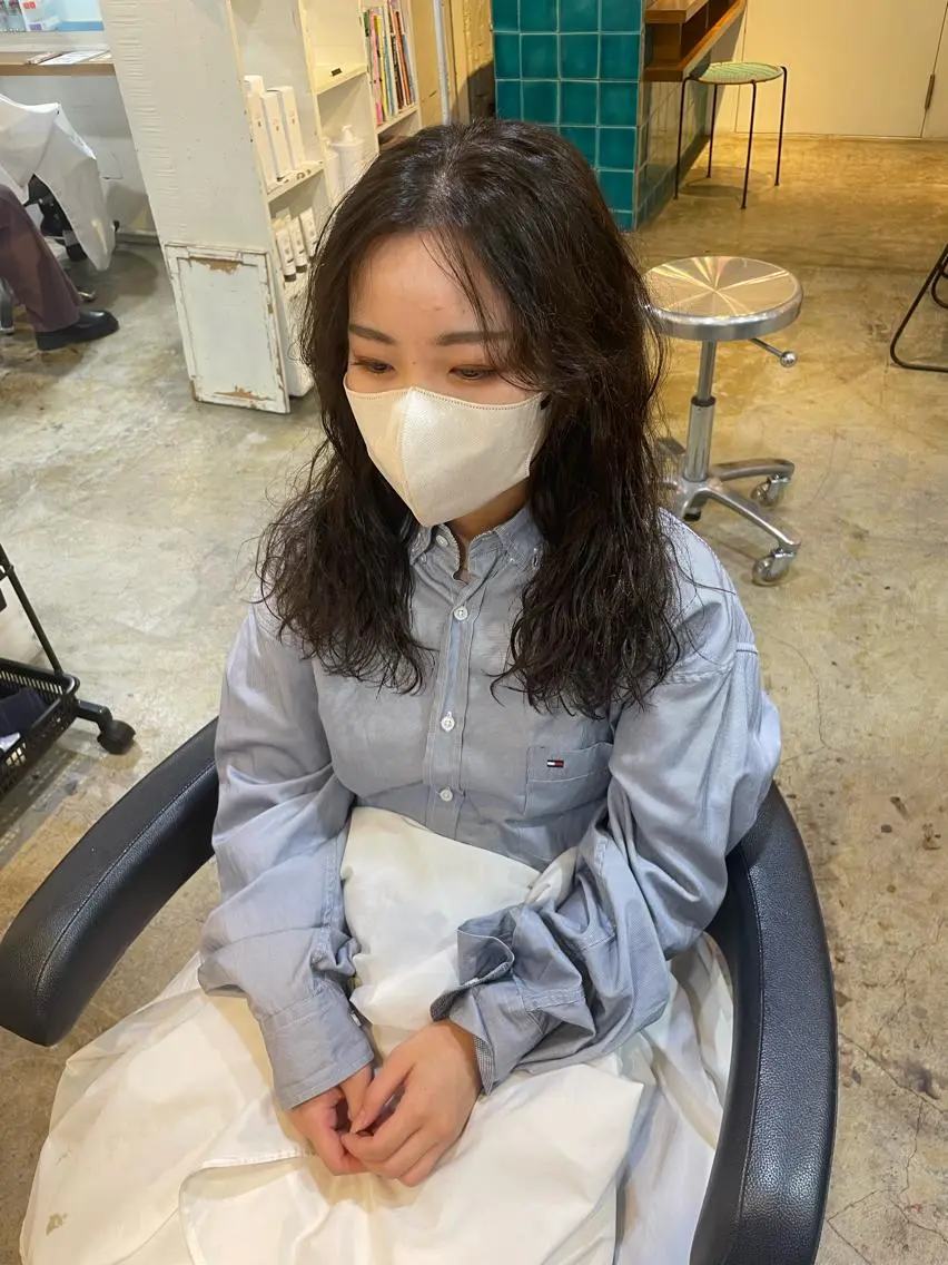 ロング カラー パーマ ベージュカラー オリーブベージュ カット ヘアカラー パーマ トリートメント MIOベージュカラー 柔らかいカラーのヘアスタイル