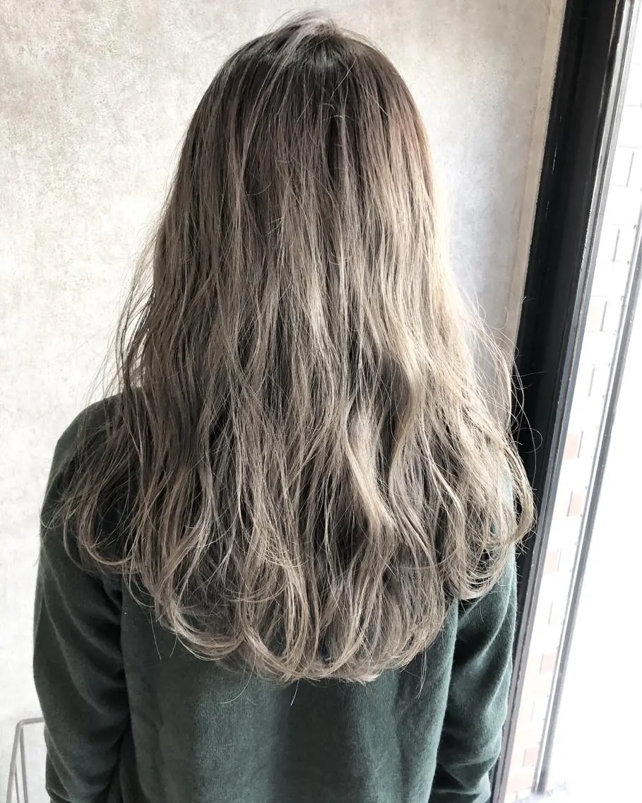 ロング カラー 顔周りレイヤーカット ブリーチminamiのヘアスタイル