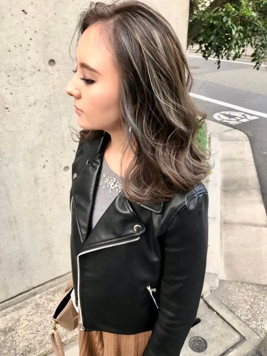 ミディアム カラー パーマ ヘアアレンジ メンズ キッズ ネイル マツエク・マツパ メンズハイライト グレージュ ハイライトカラー ハイライト カット ヘアカラー トリートメント ヘッドスパ レイヤーカット✂️ 艶髪/小田部慎也のヘアスタイル