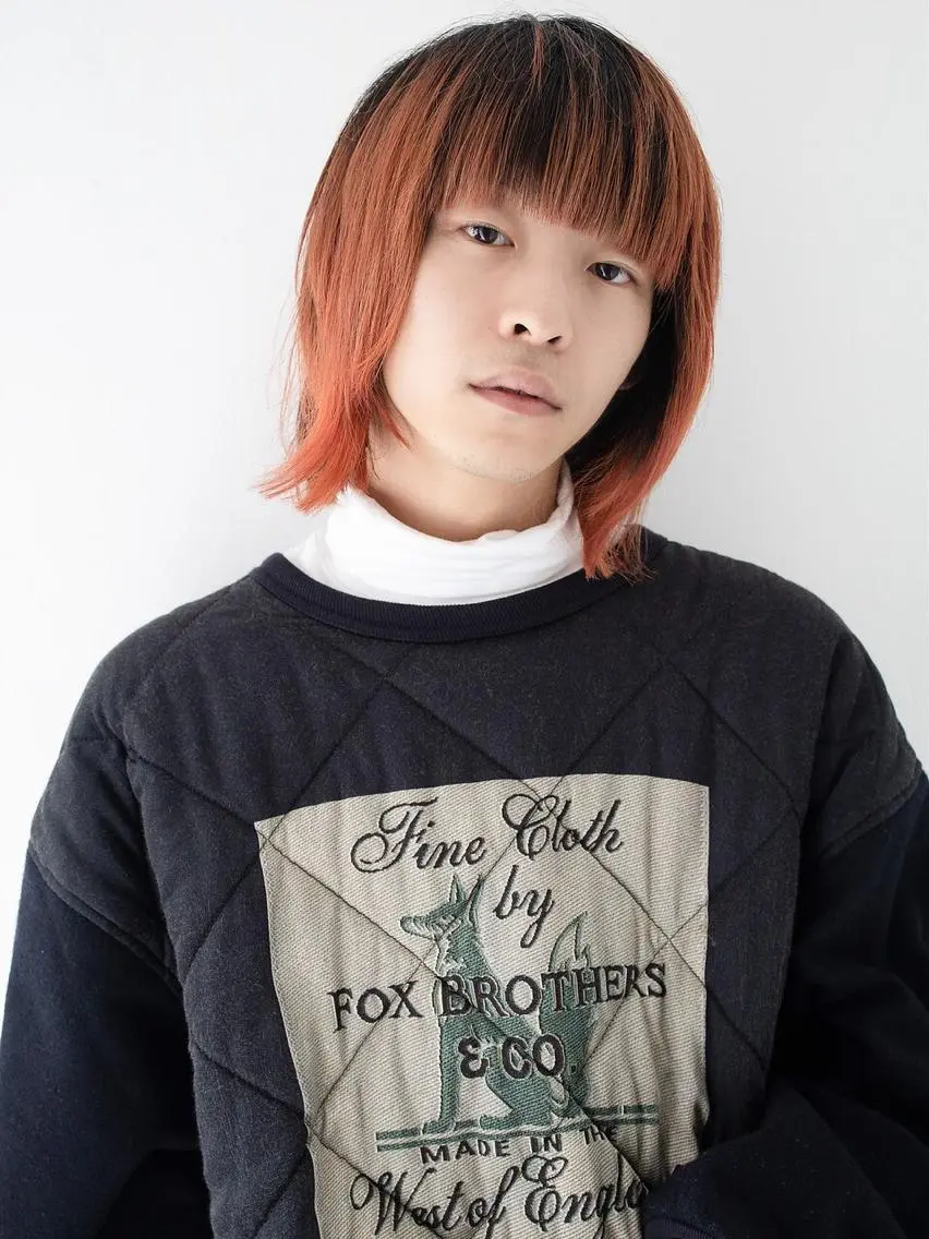 ミディアム カラー パーマ ヘアアレンジ メンズ ミディアムパーマ メンズバレイヤージュ メンズブリーチ センターパート フェードカット ハイトーン/レイヤー 🌸さくらのヘアスタイル