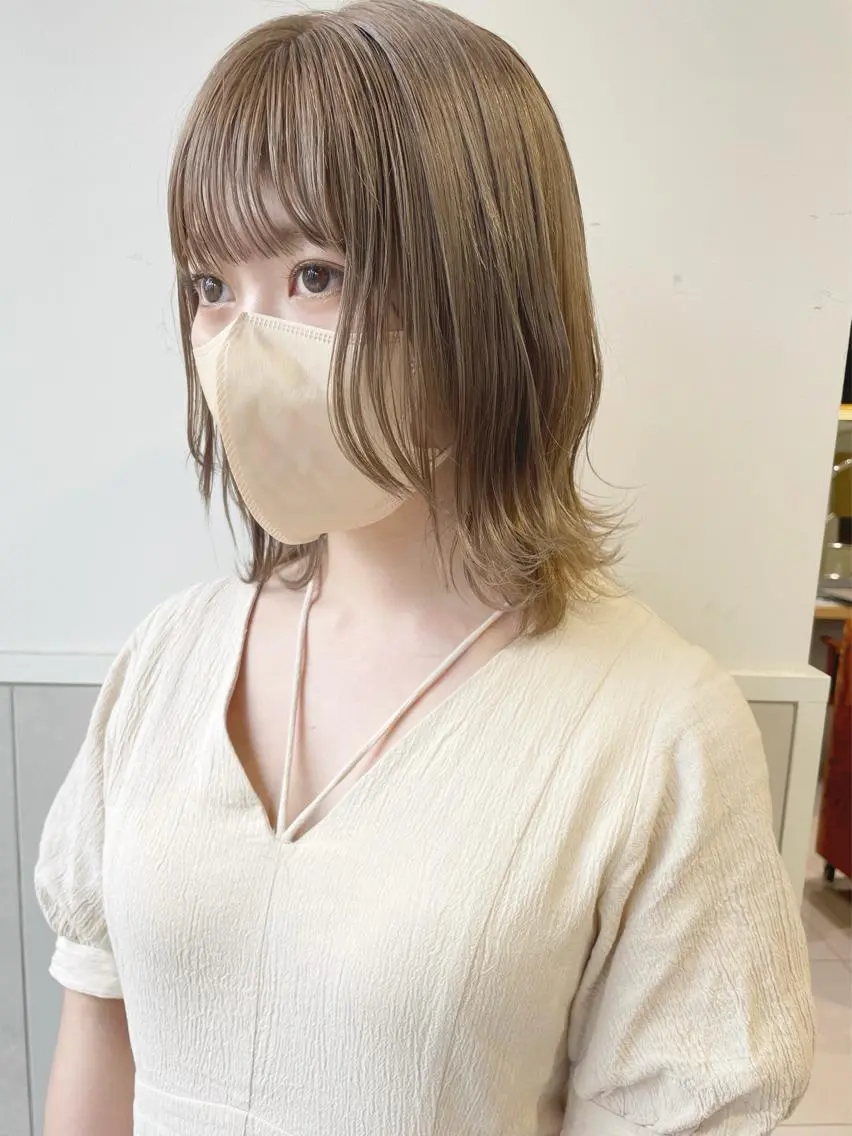 ミディアム カラー ベージュカラー ミルクティーベージュ カット ヘアカラー 齋藤 咲のヘアスタイル