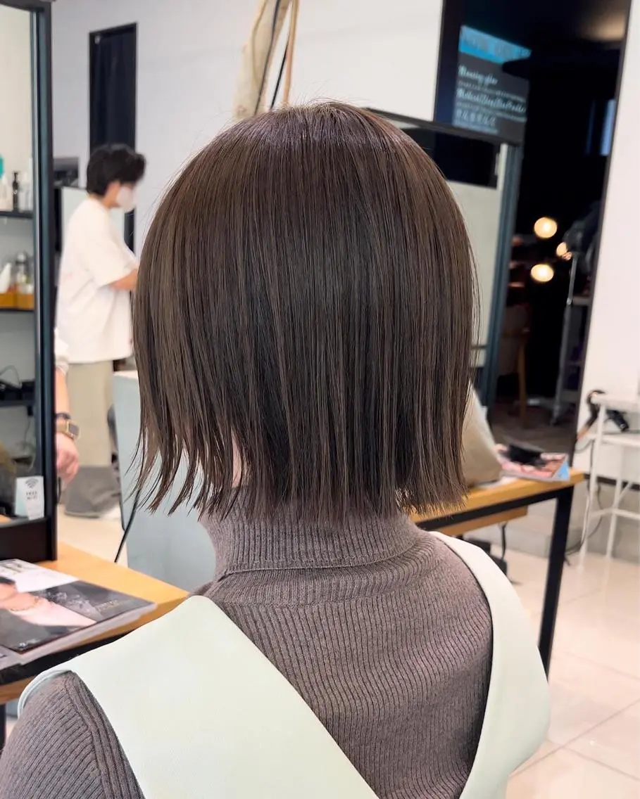 ショート カラー 切りっぱなしボブ 透明感カラー ボブ 手塚 亮汰のヘアスタイル