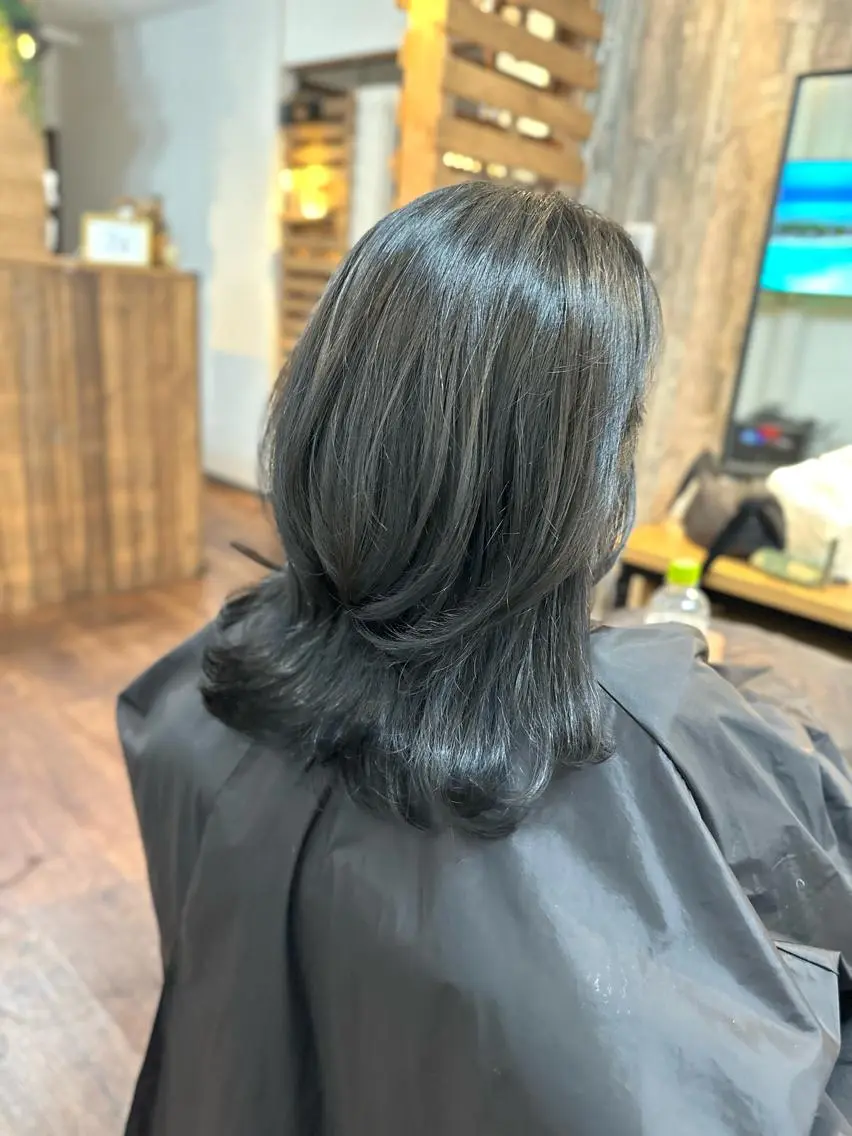 ミディアム カラー ネイビーカラー カット ヘアカラー トリートメント Luzir⭐︎ GEN⭐︎のヘアスタイル
