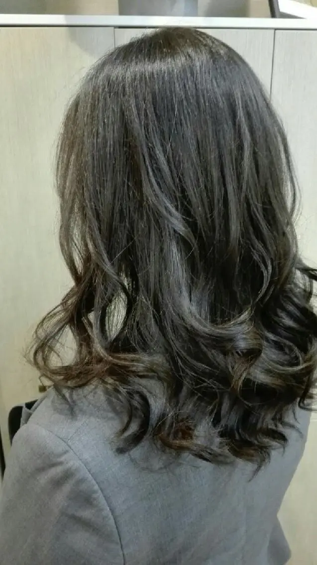 セミロング カラー パーマ ヘアアレンジ メンズ キッズ ネイル マツエク・マツパ カット ヘアカラー トリートメント MEGUMI megumiのヘアスタイル