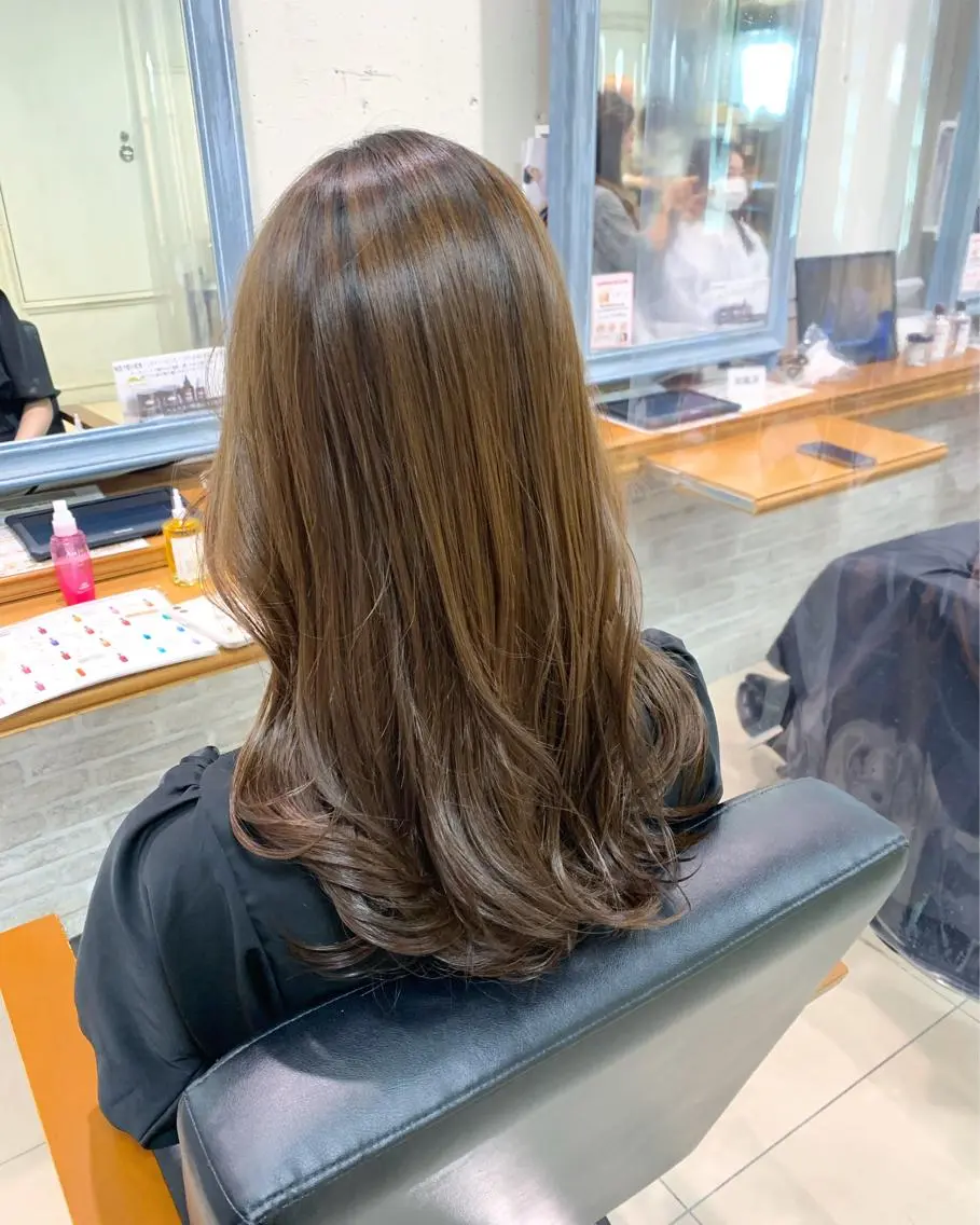 セミロング カラー 透明感ハイトーン🦄 キラ🌈のヘアスタイル