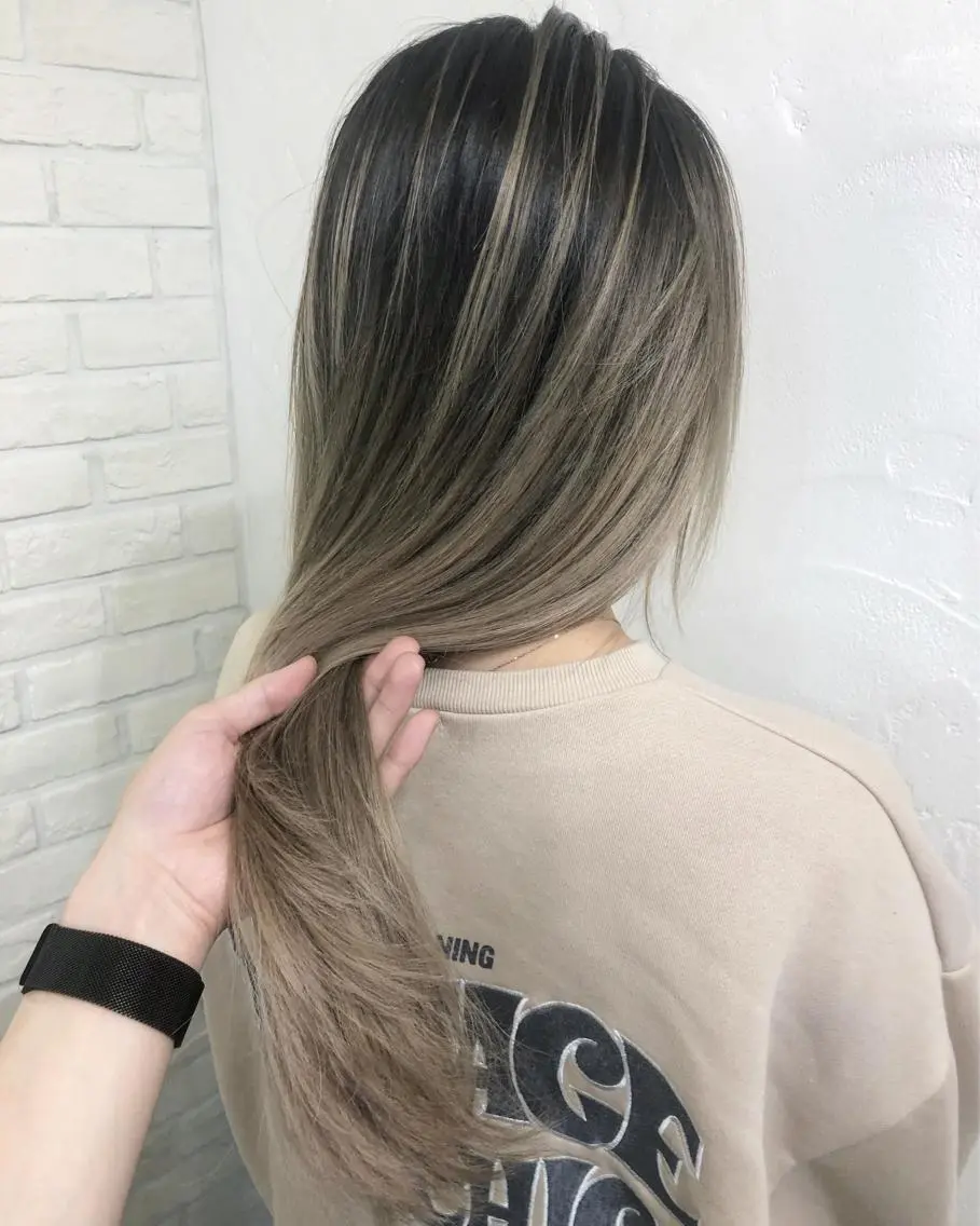 ロング カラー バレイヤージュ 透明感カラー グラデーションカラー レイヤーカット Loob.TOKYO MIYA🌈のヘアスタイル