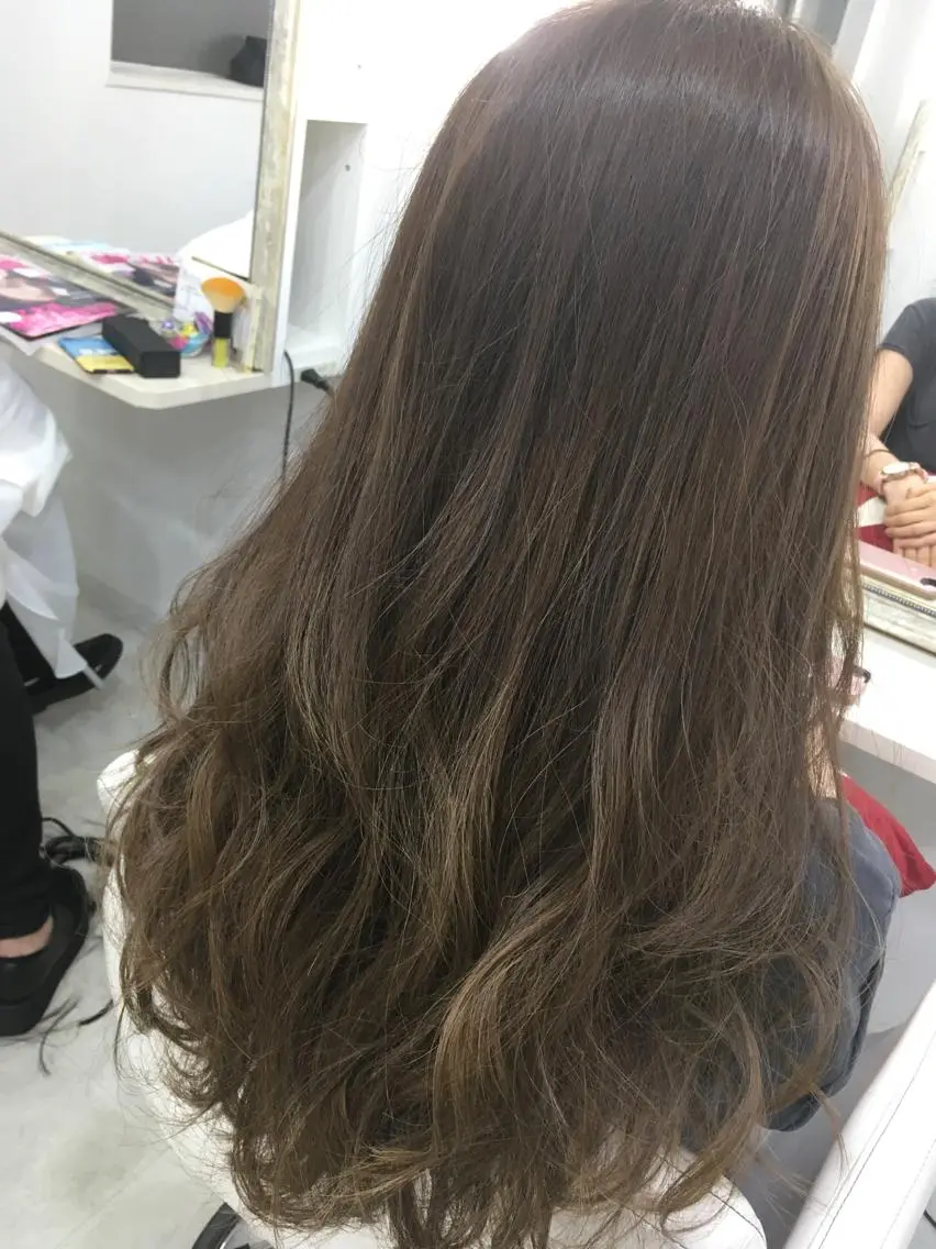 セミロング カラー 髪質改善 中川 翔のヘアスタイル