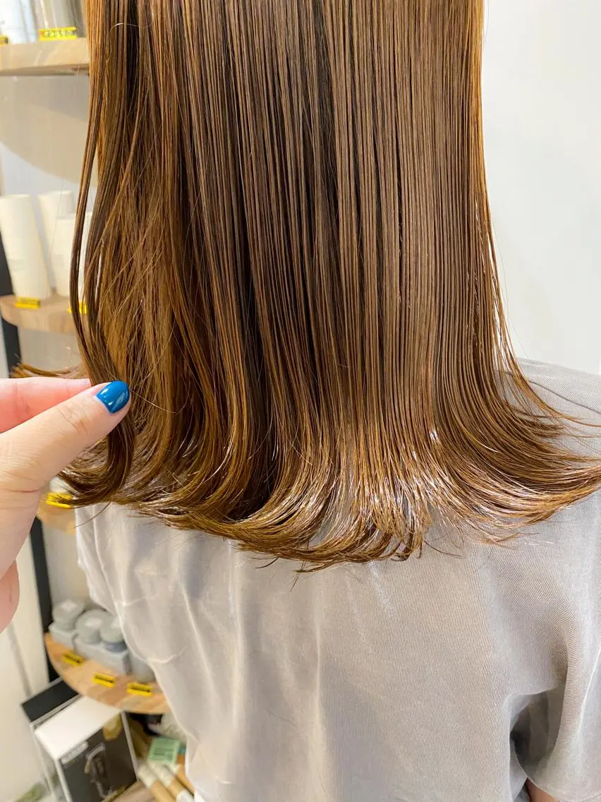 セミロング カラー ベージュカラー louwe 武藤幸世のヘアスタイル