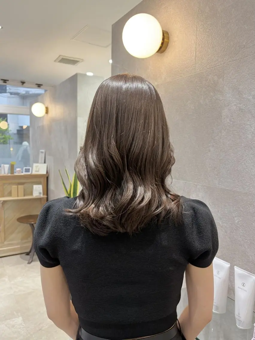 カラー ブリーチ 透明感カラー グレージュ 学生 韓国ヘアケアブリーチ 莉奈のヘアスタイル