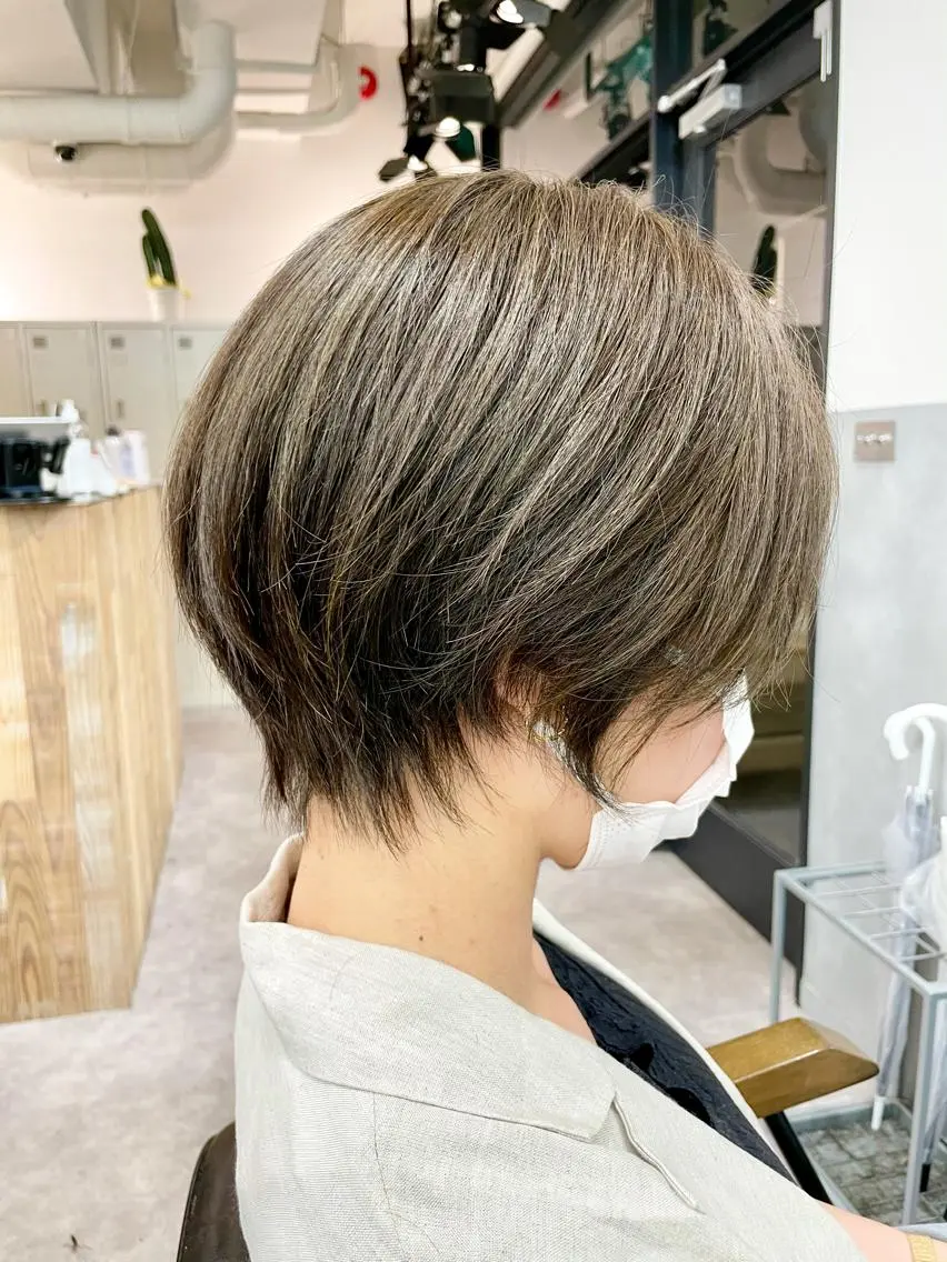 ショート カラー カット ヘアカラー 色気レイヤー& ショートはお任せ🌟のヘアスタイル