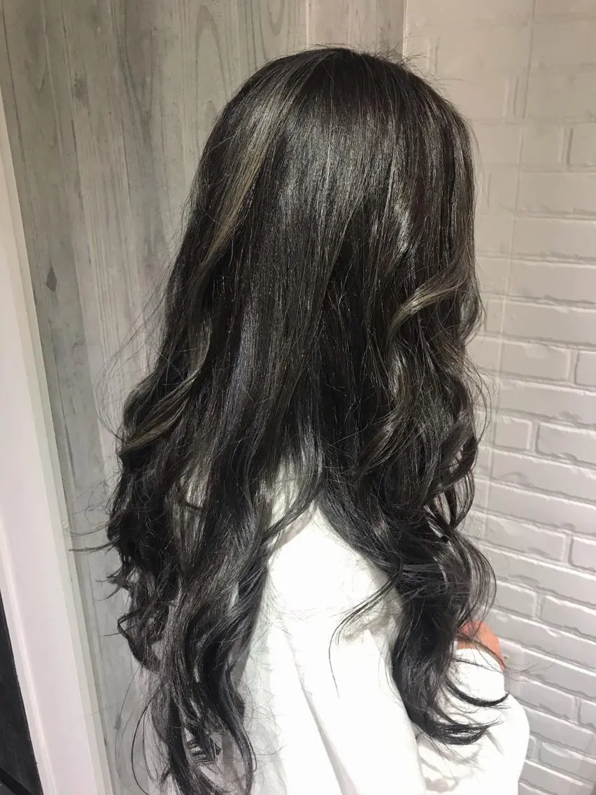 ロング カラー アッシュ ハイライトカラー ハイライト ロング Renatus店長 金子裕美のヘアスタイル