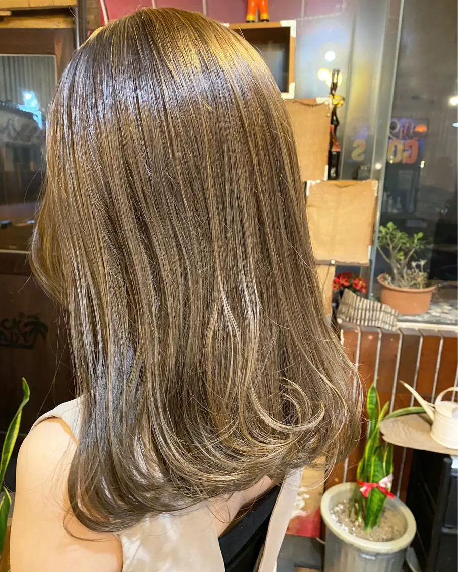 セミロング ヘアカラー 玉木 育実のヘアスタイル
