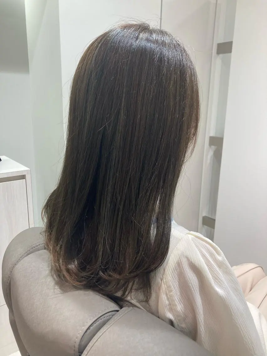 ミディアム ハイライト 白土 さくらのヘアスタイル