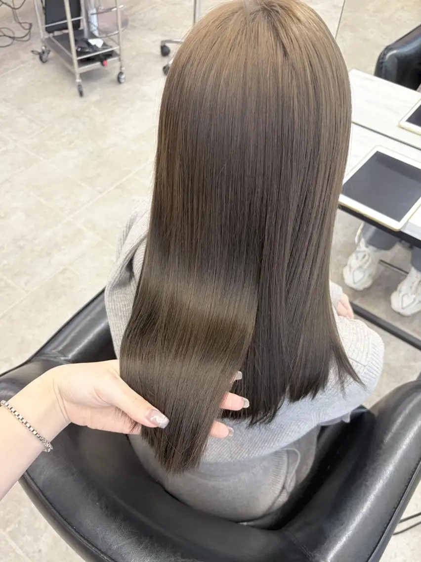セミロング ヘアカラー MATTY rioのヘアスタイル