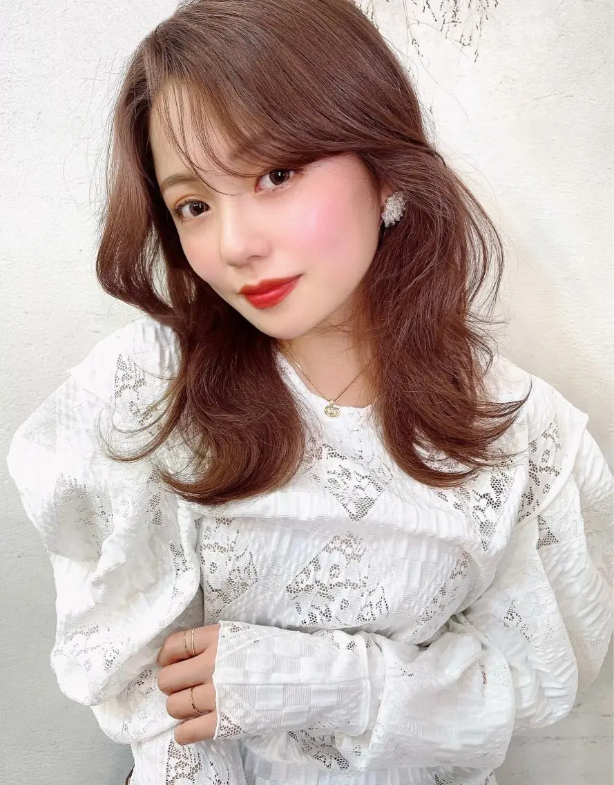 ミディアム カット ヘアカラー トリートメント レイヤーカット、 大人可愛い　中村美羅のヘアスタイル
