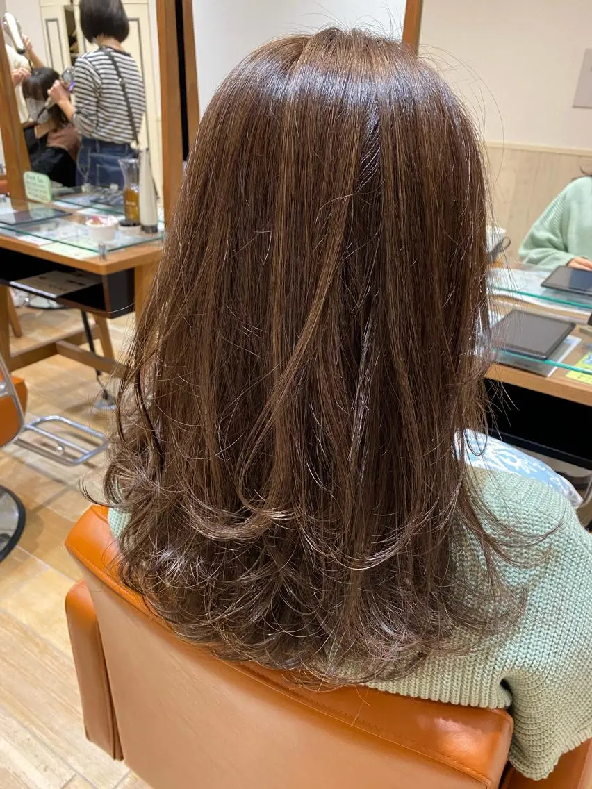 セミロング カラー ヘアカラー 宮内 真乃のヘアスタイル