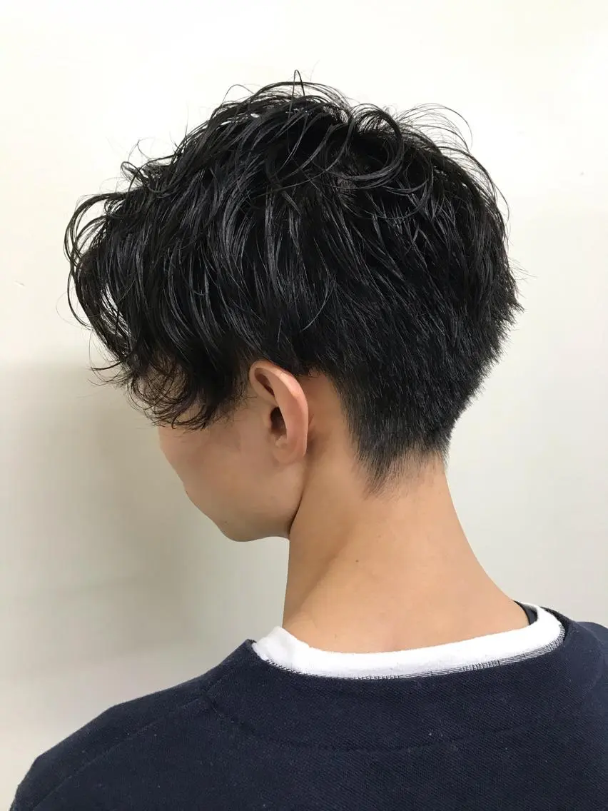 ショート パーマ メンズ メンズパーマ 刈り上げ 阿多 克昇のヘアスタイル