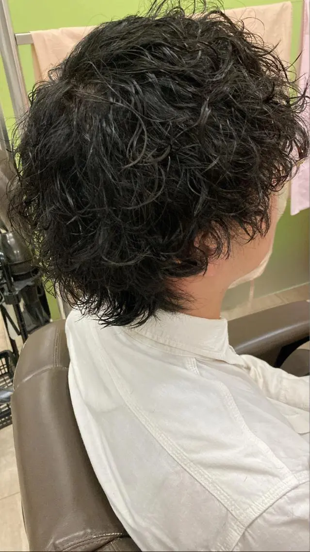 ミディアム パーマ ミディアムパーマ ウルフカット スパイラルパーマ 垢抜け・メンズパーマ 津山祐紀のヘアスタイル
