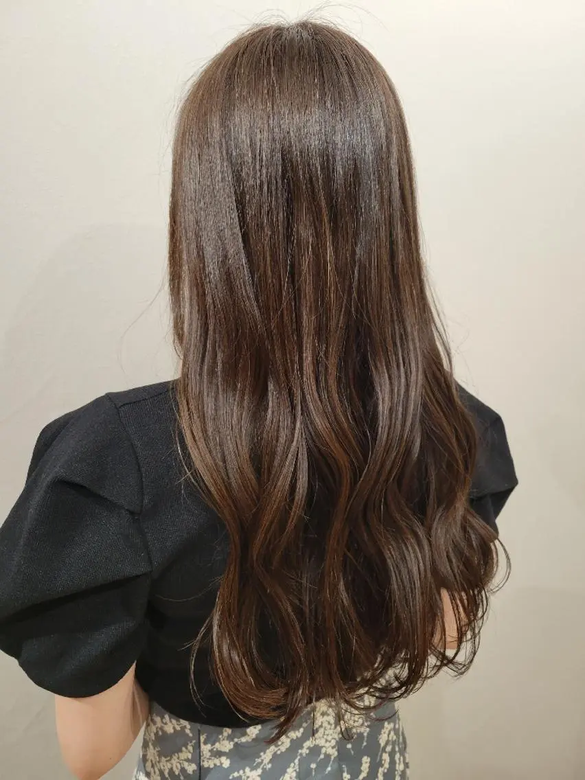 カラー ブラウンカラー 透明感🫧艶カラー✨ レイヤー✂渡辺祐輔のヘアスタイル