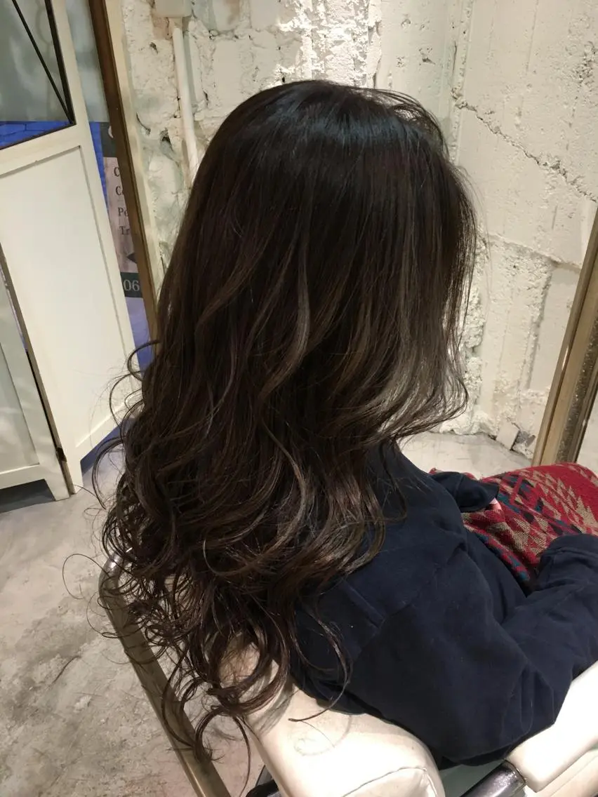 ロング カラー アディクシーカラー カット ヘアカラー CALMHAIR 五十實淳のヘアスタイル